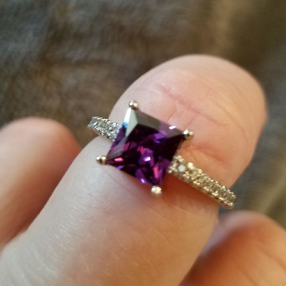 Simulated Amethyst ring. Size 8.5 - Picture 5 of 6